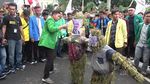 Foto: Bakar Patung Mendag, Mahasiswa di Pelosok RI Tolak Impor Beras
