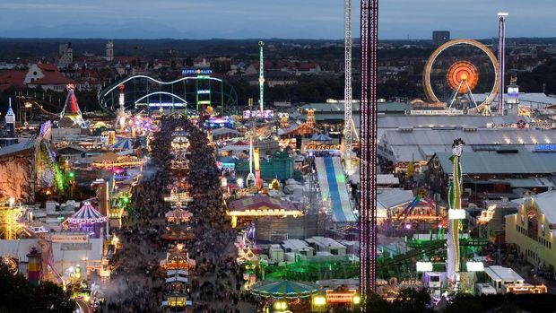 A general view shows the festival ground during the opening day of the 185th Oktoberfest in Munich, Germany, September 22, 2018. REUTERS/Andreas Gebert