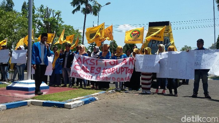 Mahasiswa Bondowoso Turun Jalan Menolak Caleg Eks Koruptor