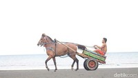 Pacuan Kuda Pantai adalah event untuk memperingati hari jadi Kecamatan Manggelewa. Sebuah Kecamatan yang terkenal dengan sejarah perangnya melawan penjajah di masa lalu. (Faruk Nickyrawi/detikTravel)