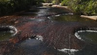 Inilah yang membuat Quebrada Las Gachas jadi ikonik. Sungai ini seperti memiliki jacuzzi pribadi di sepanjang aliran sungai. (Traveloka)