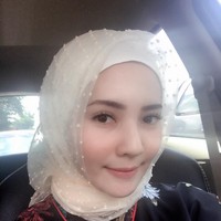 Lilis Yamaini yang populer di Instagram dengan followers lebih dari 37 ribu kerap menjadi endorser sejumlah brand hijab dan busana muslim. Foto: Instagram @nakeishalilis7