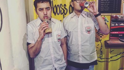 Punya Gaya Kocak, Kemal Palevi Pasang Muka Lucu Saat Makan Es Krim