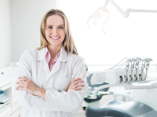 Pada profil wanita, urutan kedua terpopuler adalah dokter gigi. Foto: dok. IStock