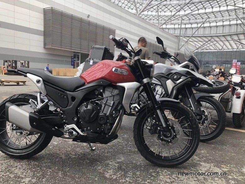 Honda CB250R versi bajakan. Foto: Newmotor.com.cn Honda CB250R versi bajakan. Foto: Newmotor.com.cn