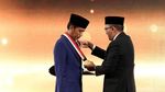 Momen Ketum Kadin Membungkuk dan Beri Penghargaan ke Jokowi