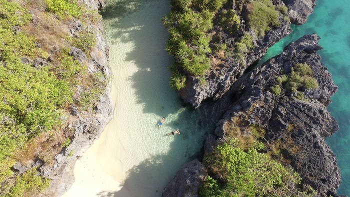 Pantai Sembunyi di Saumlaki, Maluku