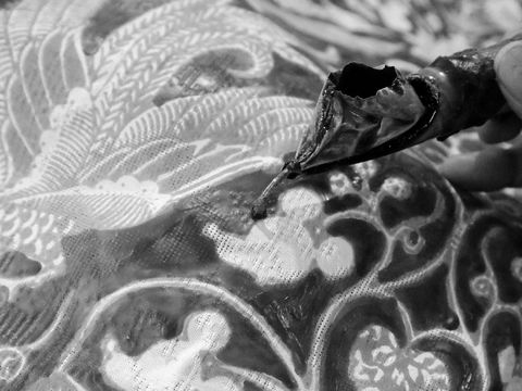 Ultah ke-90, Mickey Mouse Muncul di Batik Iwan Tirta