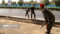 Serangan terjadi saat parade militer yang digelar untuk menandai peringatan dimulainya perang dengan Irak. Parade militer ini digelar di banyak kota di Iran. ISNA Photo/via Reuters.