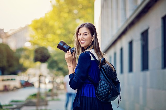 Wanita berprofesi sebagai fotografer berada di urutan ketiga yang paling banyak mendapatkan swipe kanan. Foto: dok. IStock