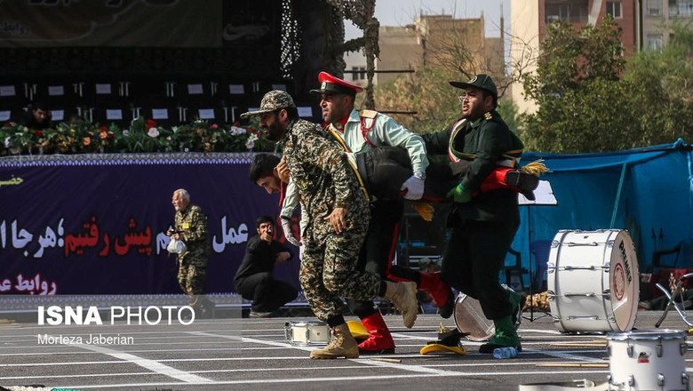 Iran Bersumpah Akan Balas AS dan Israel Atas Serangan Parade Militer Iran Bersumpah Akan Balas AS dan Israel Atas Serangan Parade Militer