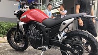 Versi KW dari Honda CB250R ini disapa ZF-KY, dan diproduksi oleh produsen motor asal Jiangmen City, China. Foto: Newmotor.com.cn
