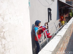 Kasihan, Akses Rumah Khotijah di Jombang Ditutup Pagar Tetangga