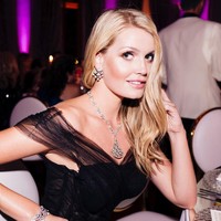Penampilan Lady Kitty Spencer ini sekali lagi mempertegas eksistensinya di dunia modeling. Sebelumnya, ia juga ditunjuk sebagai brand ambassador merek perhiasan ternama Bvlgari. Dok: Instagram/@kitty.spencer