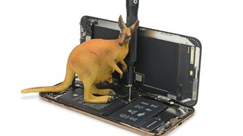 Memisahkan komponen utama dan layar. Foto: Sina Mobile