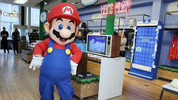 1. Mario. Si tukang lompat ini adalah simbol Nintendo. Dikisahkan sebagai tukang pipa, Mario familiar berkat busana dan kumis hitamnya. Ia diperkenalkan sebagai protagonis pada game Donkey Kong (1981) dengan nama Jumpman.