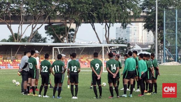 Para pemain Timnas Indonesia U-16 terus mengasah ketajaman sebelum bersua Australia di perempat final Piala Asia U-16. (