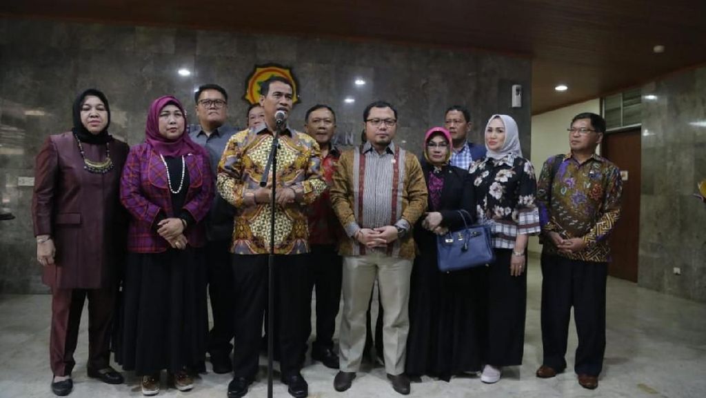 Undang KPK, Mentan Bahas Isu Miring Penyelewengan Anggaran Alsintan Undang KPK, Mentan Bahas Isu Miring Penyelewengan Anggaran Alsintan