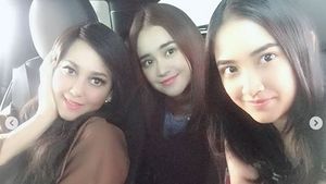 Foto saat Putranya Wisuda, Meriam Bellina Cantiknya Awet!