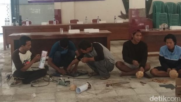 Pipa Paralon Disulap Pemuda Lamongan Menjadi Lampu Hias 