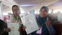 Sertifikat yang dibagikan pada kesempatan tersebut merupakan hasil pelaksanaan program Pendaftaran Tanah Sistematis Lengkap (PTSL) tahun 2018. Jumlah sertifikat yang diserahkan untuk Kota Bogor sebanyak 4.000 dan untuk Kabupaten Bogor sebanyak 3.000. Foto: dok. Kementerian ATR/BPN