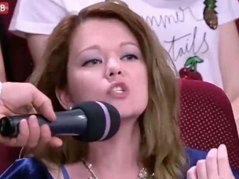 Penoton mengkritik Evelina karena punya anak Down's syndrome.