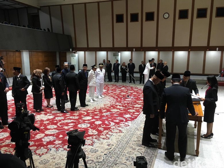 Anies Rombak Pejabat Pemprov DKI Anies Rombak Pejabat Pemprov DKI