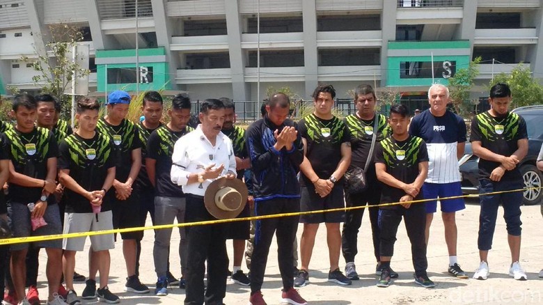 Persib Tabur Bunga dan Doa di Lokasi Tewasnya Haringga Sirla Persib Tabur Bunga dan Doa di Lokasi Tewasnya Haringga Sirla
