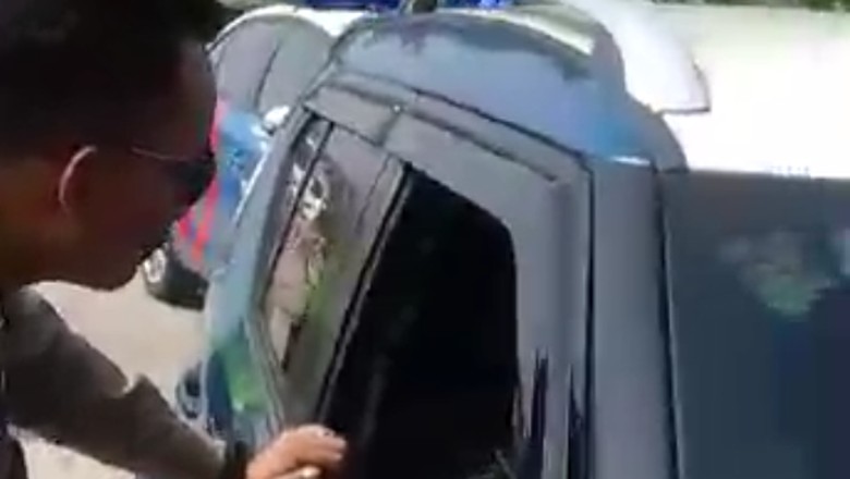 Polisi Susun Berkas Kasus Perempuan Terobos Konvoi Jokowi Polisi Susun Berkas Kasus Perempuan Terobos Konvoi Jokowi