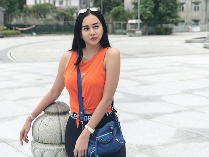 Aura Kasih saat berlibur di Thailand.