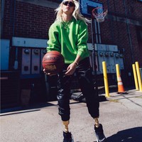 Bagi Lauren, selalu ada waktu untuk berolahraga. Basket, lari, tindu, adalah beberapa olahraga favoritnya. (Foto: Instagram/@theimpossiblemuse)