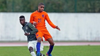 Myron Boadu (striker) dari AZ punya rating rata-rata 66 dan potensi pertambahan rating 19 poin (jadi 85). (Foto: Ricardo Nascimento/Getty Images)