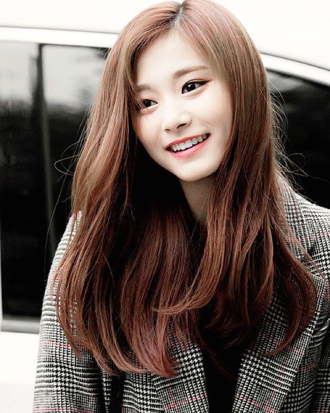 Tzuyu pertama kali masuk dalam daftar 100 Wajah Tercantik versi TC Candler pada 2015. Kala itu dia menempati peringkat 13. Foto: Instagram@queentzuyu