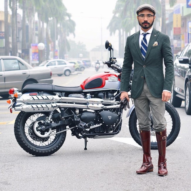 Setelah populer di Instagram, Wak Doyok pun mengalami bullying dari haters seperti para influencer lainnya. Haters kerap mengejeknya karena penampilannya. Misalnya saja dengan mengatakan ‘apakah dia tidak kegerahan’ atau ‘mirip hanger’ dan lain-lain. Foto: Instagram