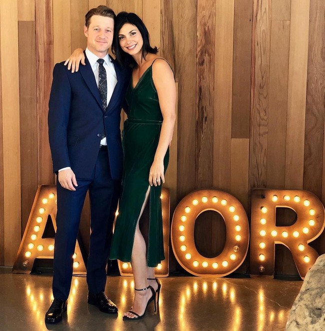 Morena dan Benjamin menjadi sepasang kekasih di serial Gotham. Benih-benih cinta tumbuh di lokasi syuting.  Foto: dok. Instagram