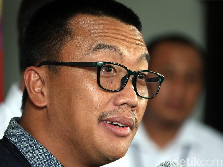 Imam Nahrawi Tepis Isu Liar Mundur dari Menpora: Itu Hoax Imam Nahrawi Tepis Isu Liar Mundur dari Menpora: Itu Hoax