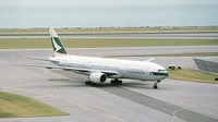 Boeing 777 adalah salah satu model dengan penjualan terbaik dan digunakan oleh maskapai penerbangan di seluruh dunia. Penerbangannya sudah hampir seperempat abad terbang (Cathay Pacific)
