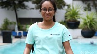 Bahkan, untuk urusan akademi juga bisa sejalan. Laura kini terdaftar sebagai mahasiswa Fakultas Psikologi Universitas Gajah Mada.