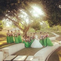 Dan inilah penampilan Sara di hari pernikahannya dengan gaun pengantin karya desainer favorit Syahrini, Eddy Betty. Foto: Instagram @ rahayusaraswati