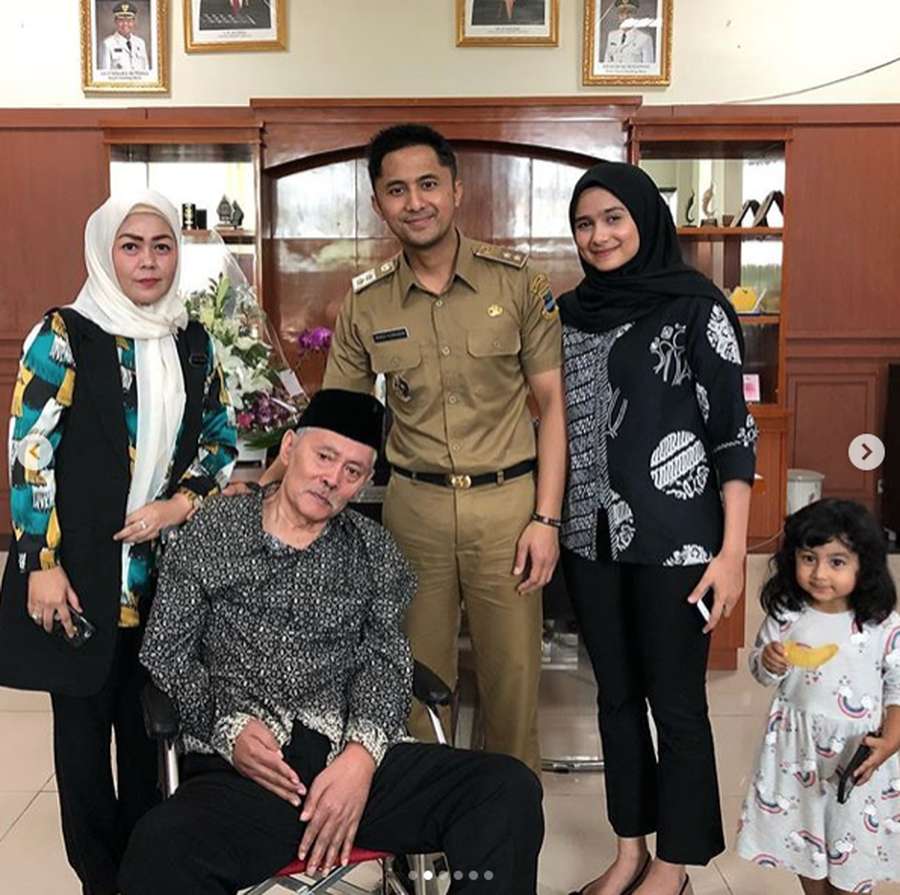 Hengky Kurniawan 'Ngantor' Bawa Istri dan Anak, Netizen Sewot - Foto 4