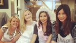 Sederhana dan Cantik! Gaya Gemma Chan Ngemil Es Krim dan Bikin Roti