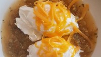 Jadi topping sup plus tambahan keju cheddar parut rasanya makin gurih creamy. Foto : Instagram @jodyyc