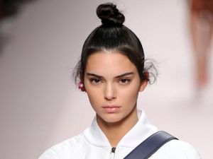 Cerita Soal Jerawat, Kendall Jenner Malah Diolok Netizen Karena Ini