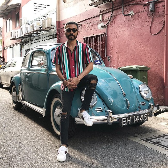 Wak Doyok kini juga dikenal sebagai artis di negaranya. Dia sudah membintangi sejumlah iklan televisi, membintangi acara komedi Raja Lawak, menjadi presenter acara travelling Ke Indonesia Ke Kita dan baru-baru ini main di film layar kaca Abang Long Fadil 2. Foto: Instagram