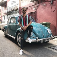 Wak Doyok kini juga dikenal sebagai artis di negaranya. Dia sudah membintangi sejumlah iklan televisi, membintangi acara komedi Raja Lawak, menjadi presenter acara travelling Ke Indonesia Ke Kita dan baru-baru ini main di film layar kaca Abang Long Fadil 2. Foto: Instagram