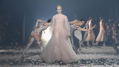 Foto: Penuh Kejutan, Gucci dan Dior Buka Paris Fashion Week