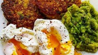 elehan kuning telur jadi ciri khas telor ini. Disantap dengan perkedel pun jadi makin gurih. Foto : Instagram @whatiateforbreakfast