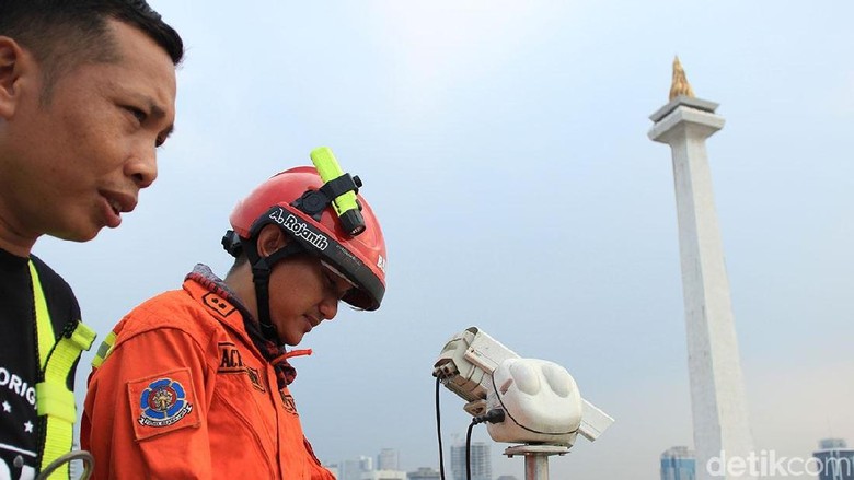 Pengunjung yang menjajal Bronto Skylift (Randy/detikTravel) Pengunjung yang menjajal Bronto Skylift (Randy/detikTravel)
