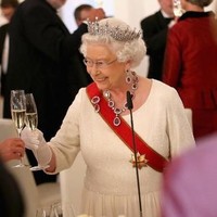 Nenek Harry, Ratu Elizabeth menempati urutan kedua untuk anggota kerajaan paling difavoritkan masyarakat Inggris. Foto: Istimewa