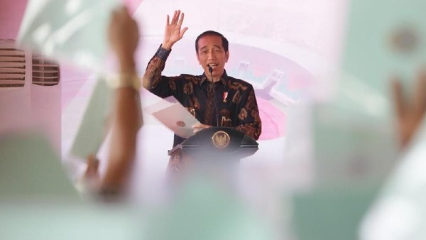 Jokowi Bagi-bagi 7.000 Sertifikat Tanah di Bogor